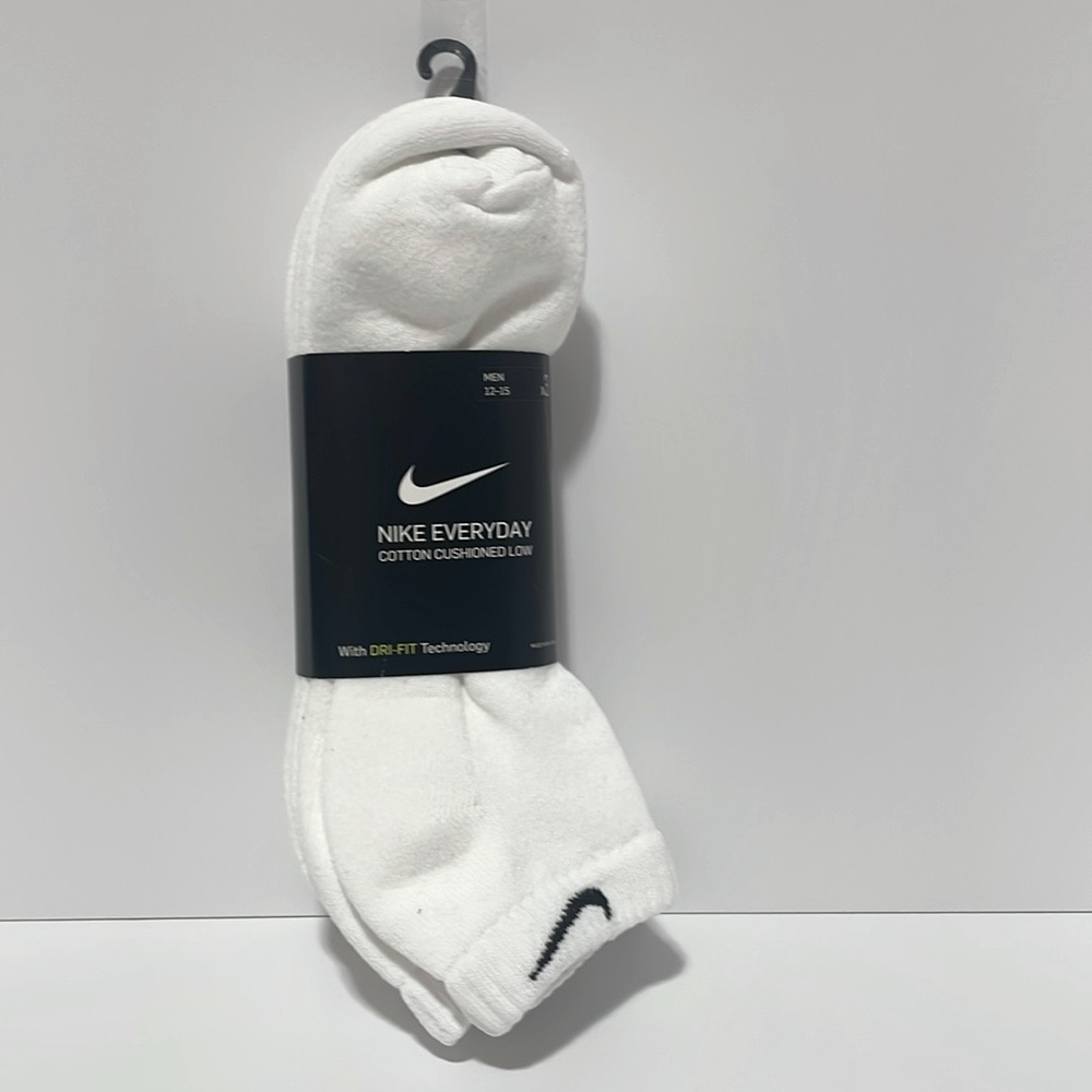 Nike Everyday Cotton Cushioned Low Dri Fit Technology size XL 12-15